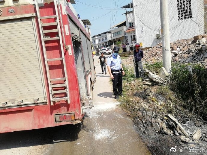 开州临江一乡村道路起火，火势凶猛！-泛亚电竞官网(图3)