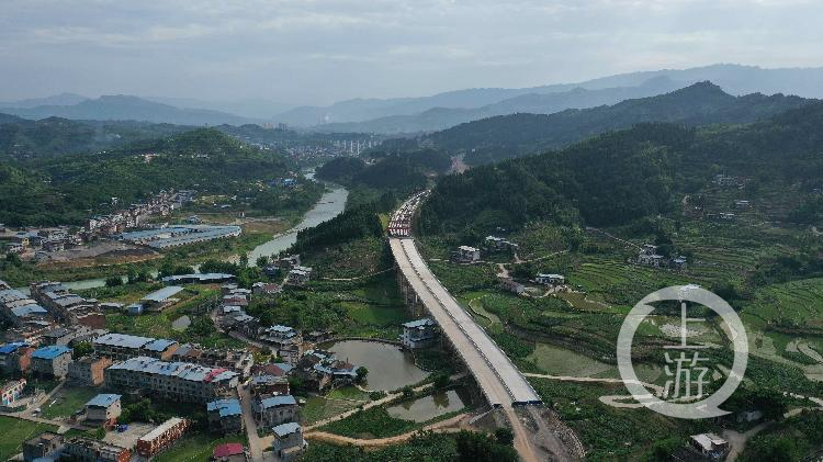 ‘半岛官方下载地址’离通车又近了！ 城开高速温泉特大桥年内贯通！(图1)