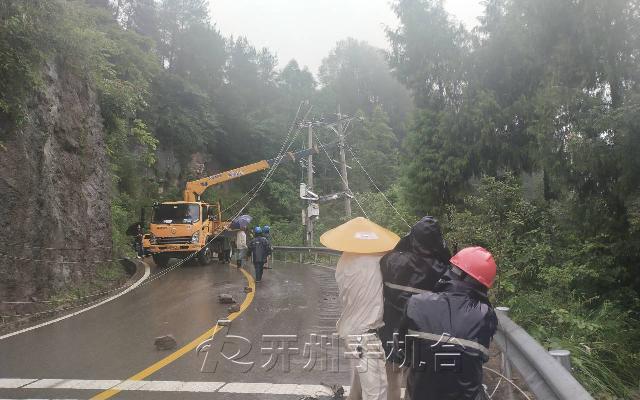 暴雨导致开州多条电力线路受损！开州3万多人用电受影响！-银河娱乐澳门娱乐网站(图7)