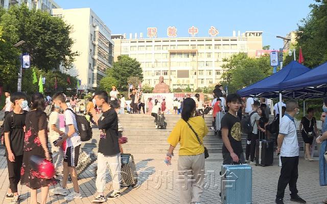 开州职教中心：2700名新生报到入学，有你家孩子吗？‘ag九游会登录j9入口’(图6)