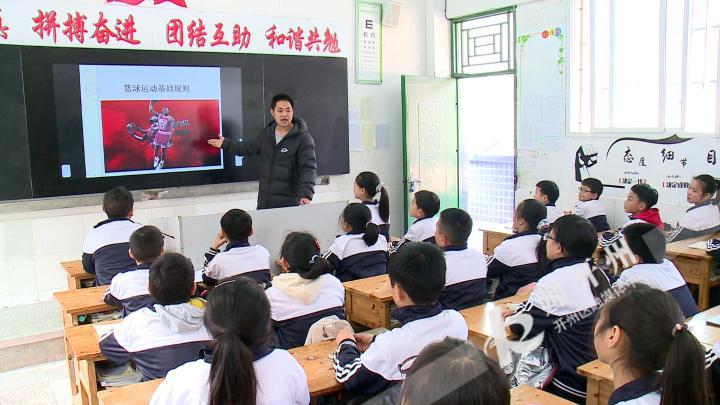 ‘半岛官方下载地址’开州这所学校人人都打篮球，篮球成为必修课，每周最少都要上一节(图8)