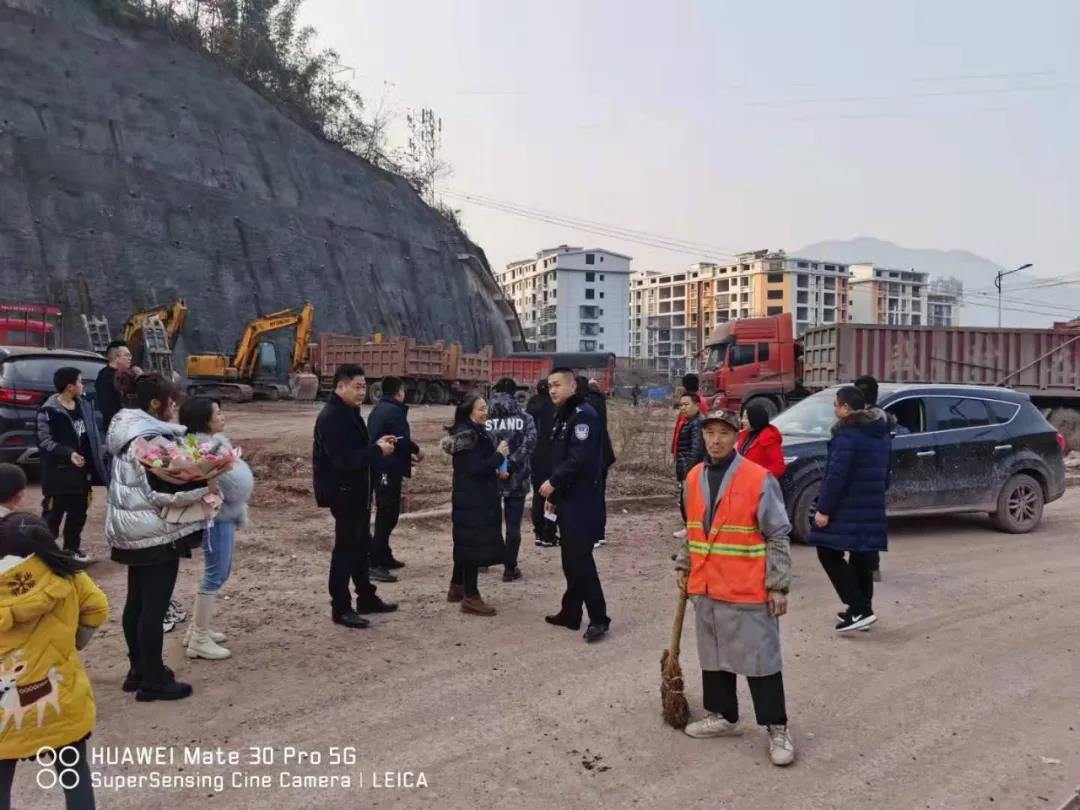 雷火电竞首页_出院放鞭炮庆祝，当场被抓罚500元(图3)