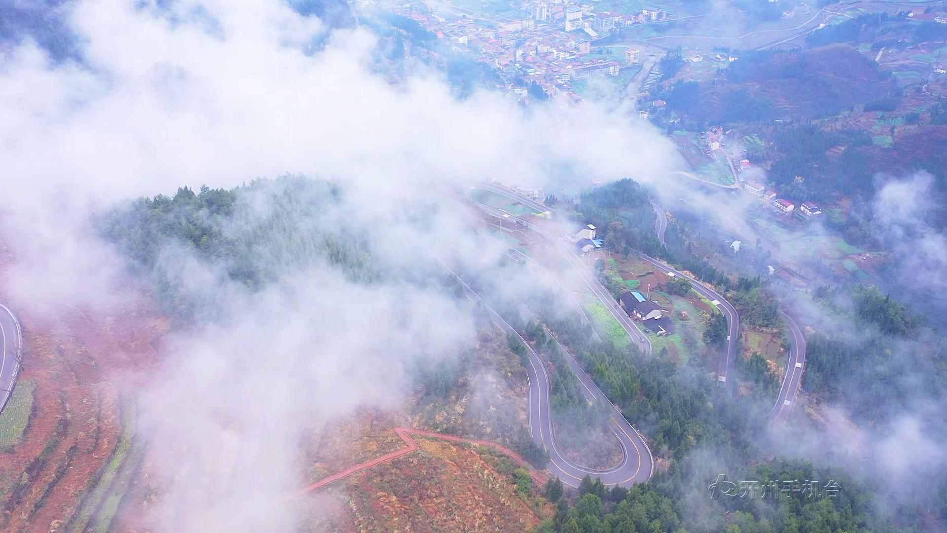 雷火电竞官方网站-开州大进镇：云雾“撩”群山 大地如仙境(图7)