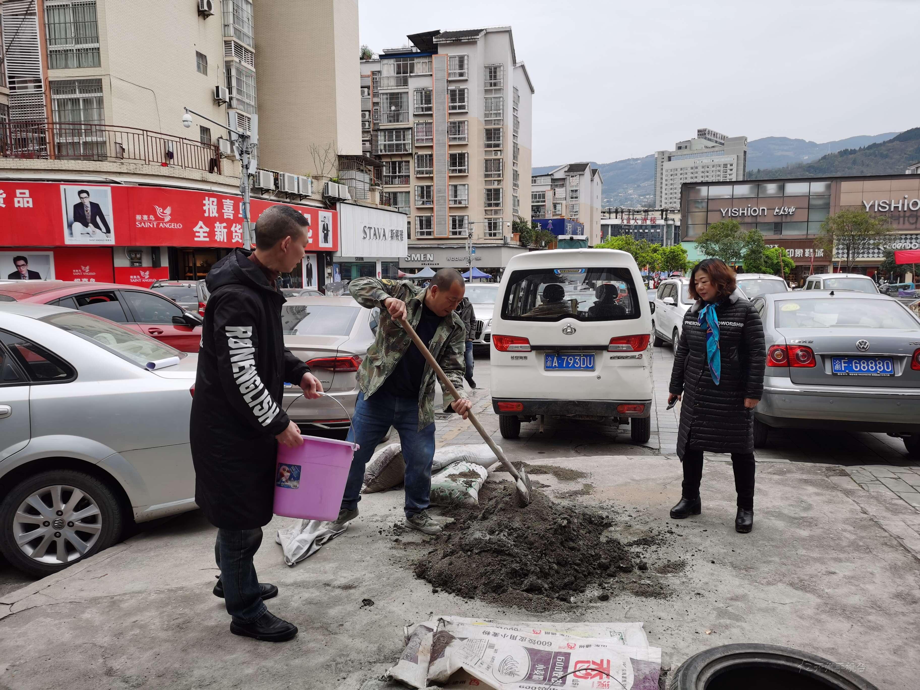 汉丰街道锦程社工作人员为居民自治铺“便民路”“半岛官方下载入口”(图4)