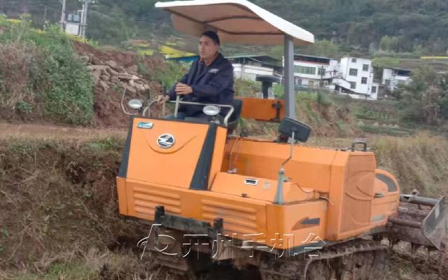 半岛官方下载地址-优秀！开州这3人被表彰为重庆市“百名新型职业农民”(图2)