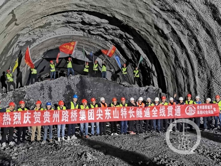 ‘JN江南·体育注册’城开高速全线首个长隧道双洞贯通，今年开州段50公里具备通车条件(图1)