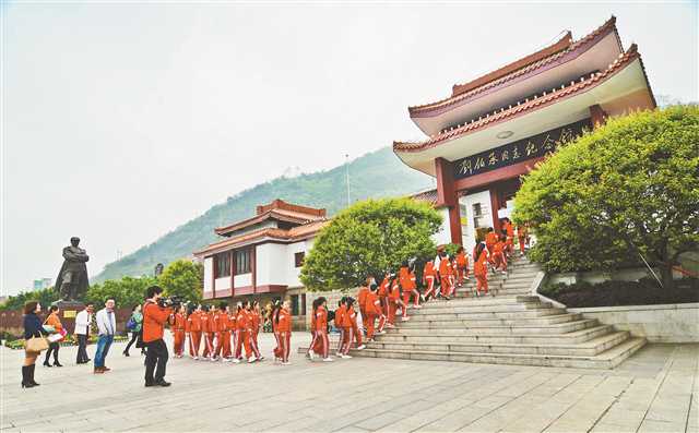 ‘雷火电竞在线登录官网’啥时候来汉丰湖，都是最好的季节(图3)