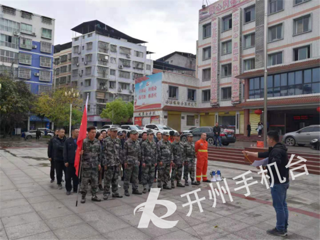 泛亚电竞|岳溪镇开展基干民兵入队训练，打造后备尖兵(图2)