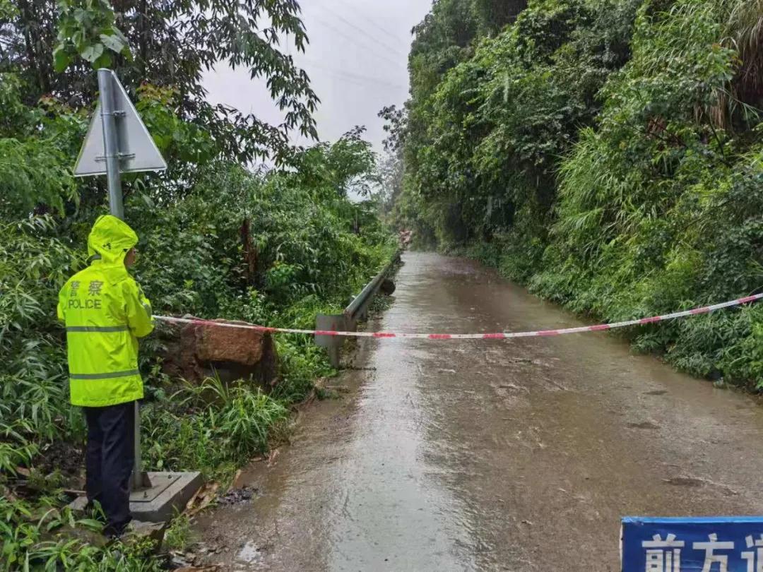 开州遭遇暴雨袭击，暴雨中你们的样子真帅！：泛亚电竞官方入口(图4)