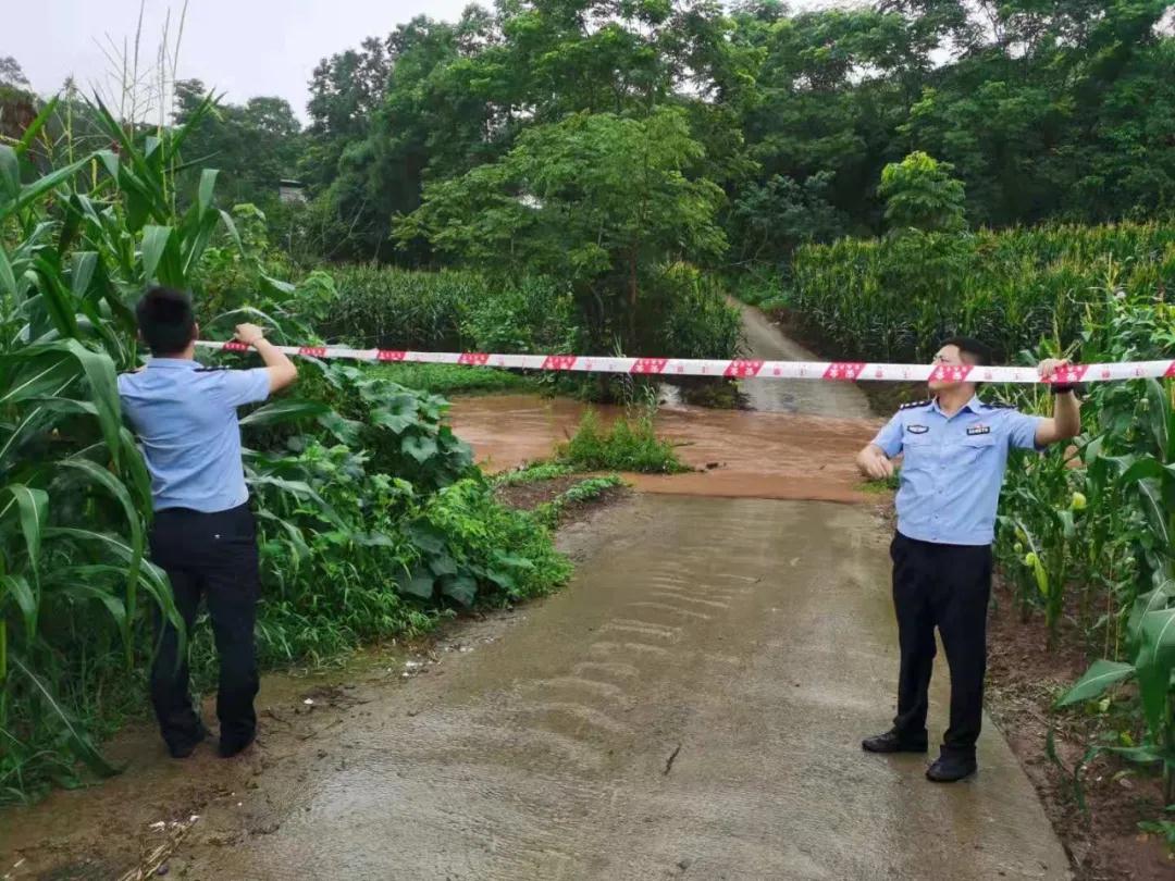 开州遭遇暴雨袭击，暴雨中你们的样子真帅！|泛亚电竞官方入口(图3)