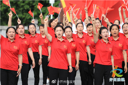 im电竞官方网站入口：声势浩大！400人齐聚刘伯承纪念馆动情歌唱，将在重庆这些平台展播(图6)