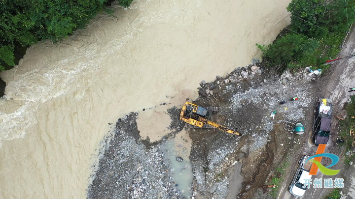 ‘半岛官方下载地址’开州受暴雨阻断的道路，预计本周内可全部恢复通车(图2)