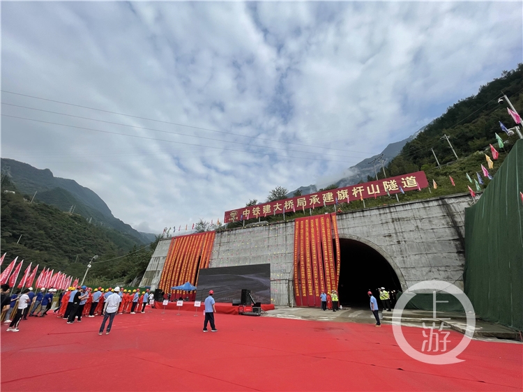 好消息！长达7.66公里！城开高速旗杆山隧道实现双洞贯通|kaiyun·官方网站(图1)