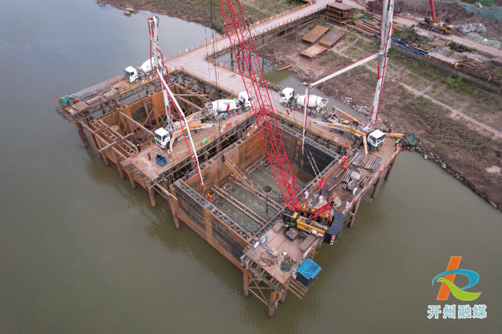 雷火电竞在线登录官网|开州大桥完成水下封底施工 将建成全市首座水幕景观大桥(图2)