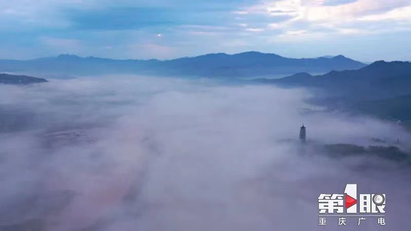 ag九游会_太神奇了，开州区城市上空出现了平流雾景象(图2)