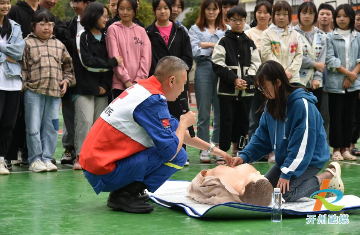 开州区红十字会组织安全教育和应急避险知识科普宣讲进满月中心小学：半岛官方下载地址(图3)