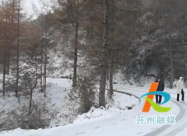 【雷火电竞官方网站】雪宝山下雪啦，美如仙境！(图7)