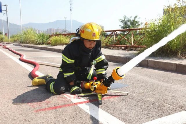 ‘雷火电竞在线登录官网’优秀！8名消防员被授予“2021年度开州区青年岗位能手”称号(图12)