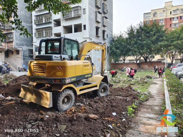 开州一街道帮助老百姓清除空地农作物、乱扔垃圾等：半岛官方下载地址(图2)