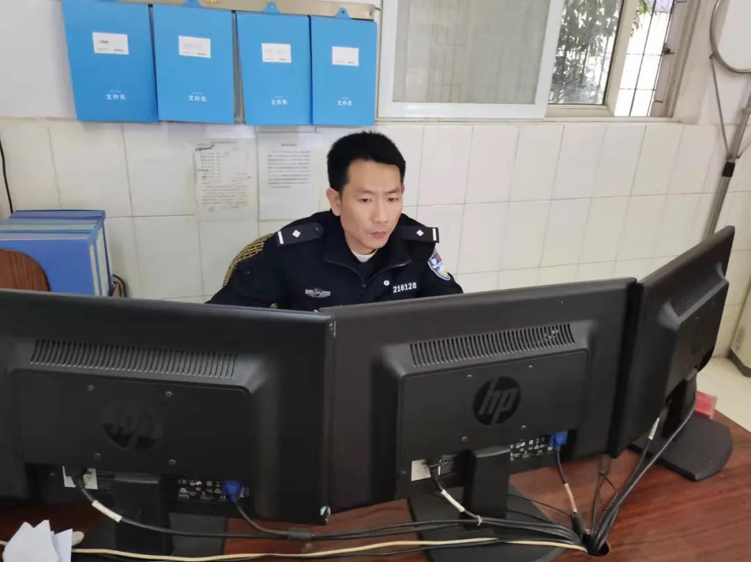 好样的！除夕夜，开州民警勇救落水女子：雷火电竞首页(图4)