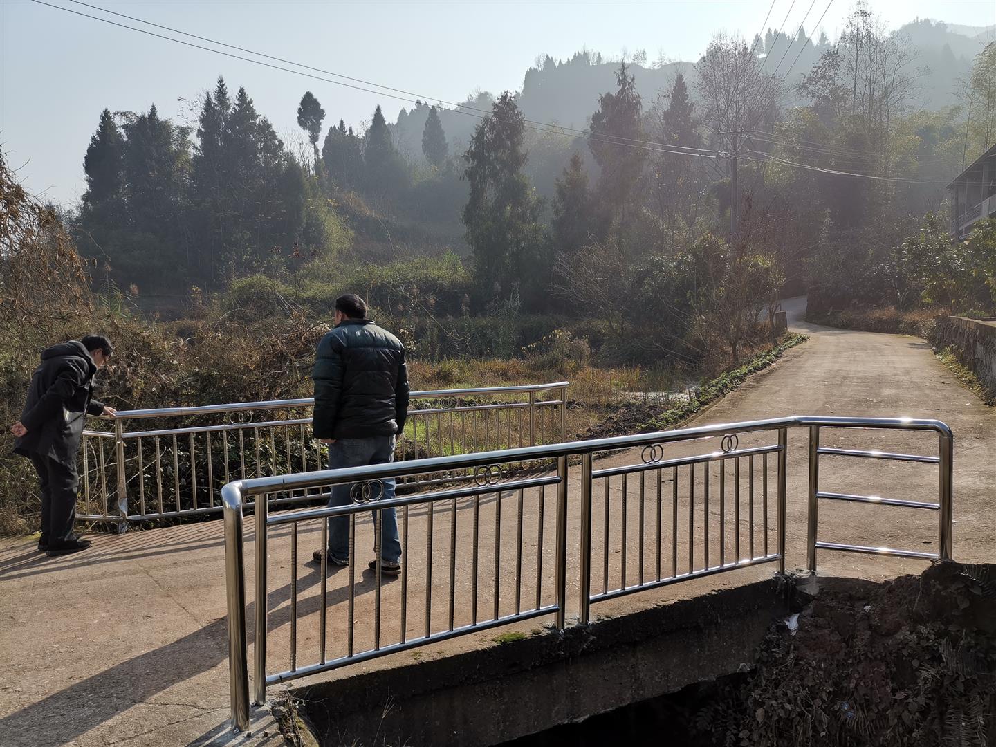 南雅镇一条村级公路硬化，这一切多亏了...【雷火电竞首页】(图2)