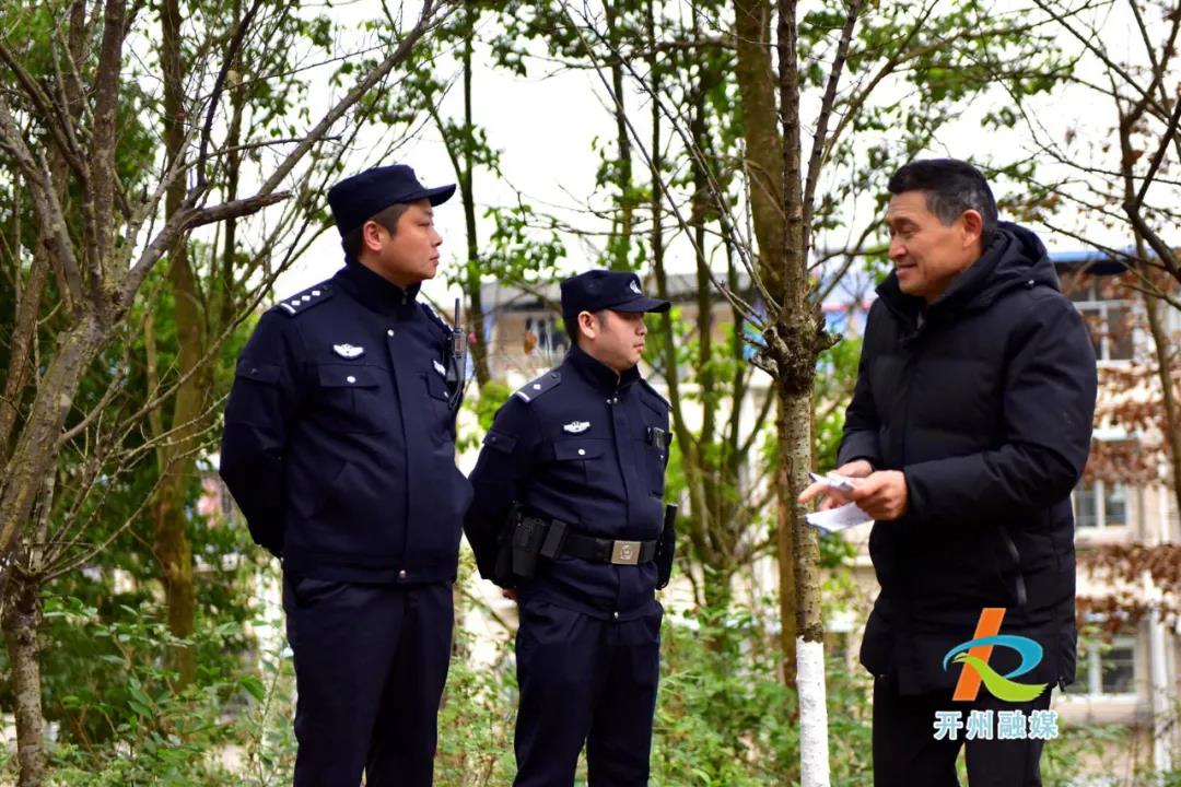 【雷火电竞官方网站】今天，开州数万市民齐登高望远，扶老携幼场面壮观(图14)