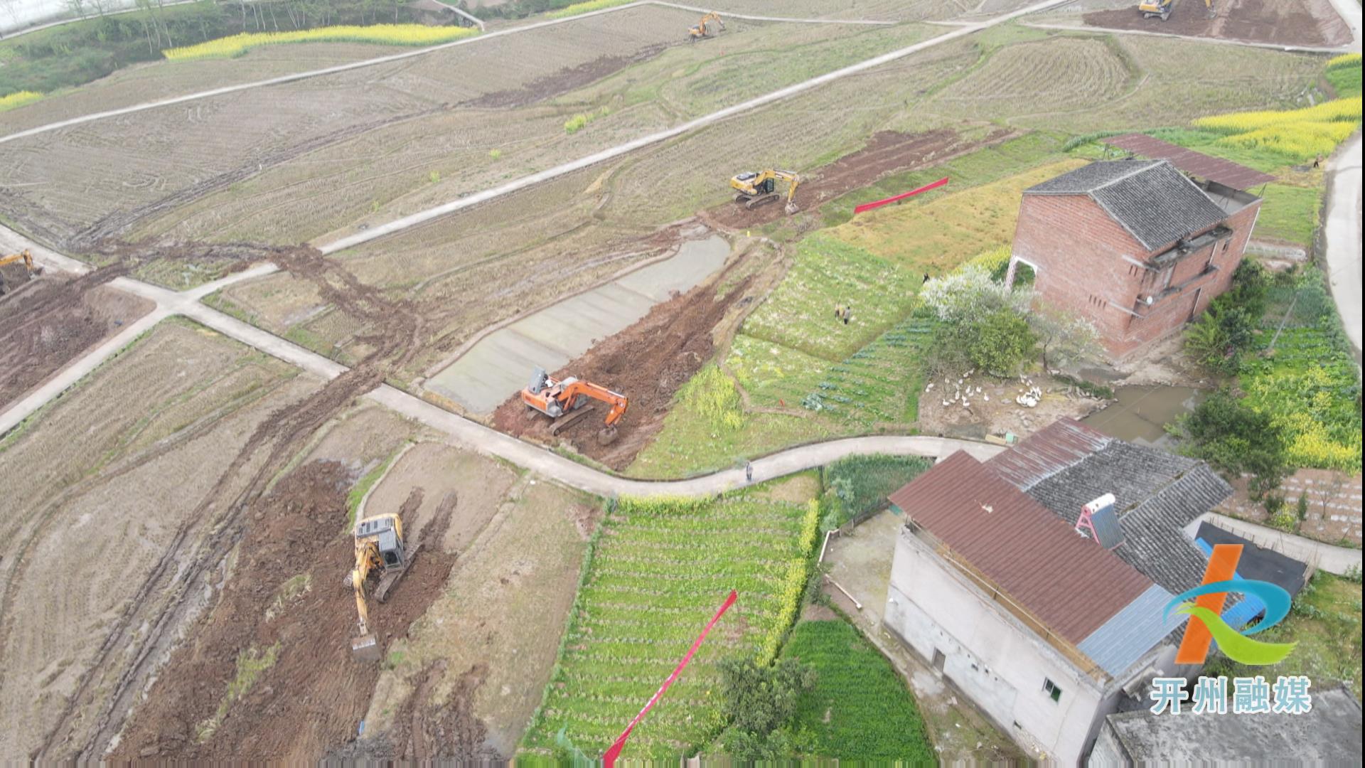 ‘泛亚电竞官方入口’开州大地上这群人，工作地方不到两平方米却待上11个小时(图3)