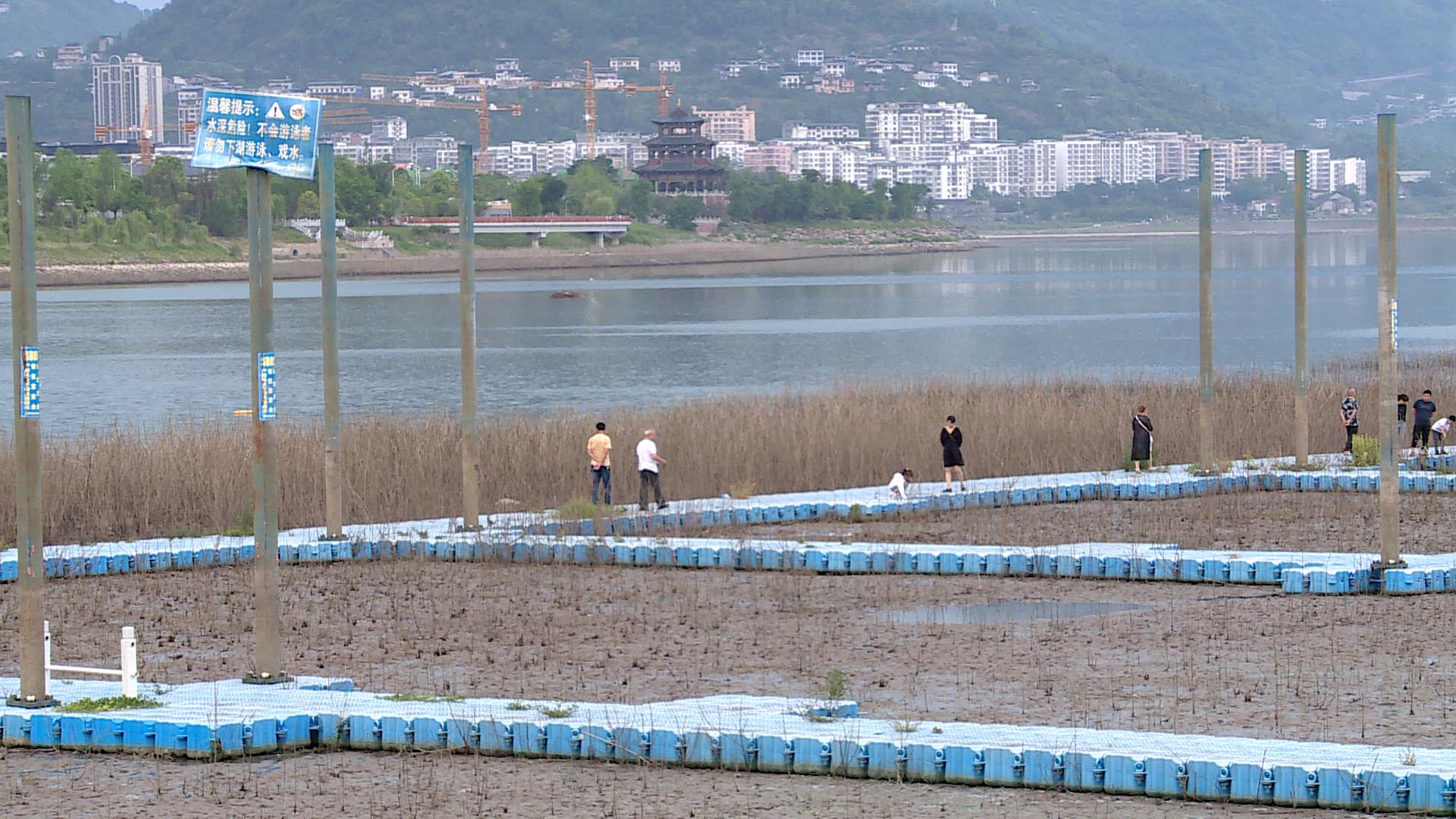 “雷火电竞在线登录官网”汉丰湖目前水位现将至163米，游玩需注意安全(图3)