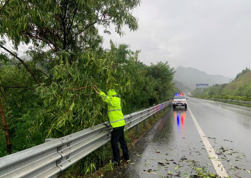 受强降雨影响 开州多个高速路收费站临时关闭-im电竞(图3)