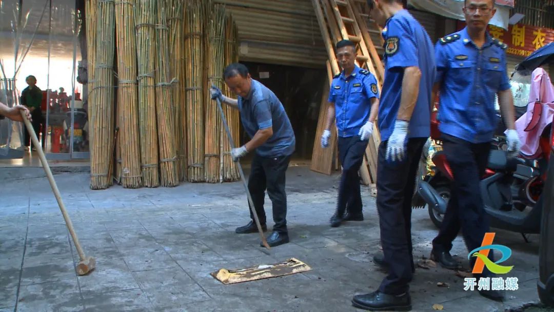 AG体育官方下载-在街道上随意摆摊的注意了！开州正在整治这一行为...(图2)