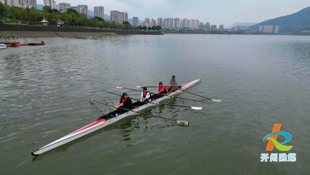 全市首支！开州区赛艇队在汉丰湖开训：九游会ag真人官网(图2)