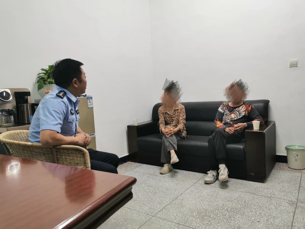 ‘半岛官网App下载’家挺矛盾导致孩子不想上学，结果经过民警的劝导...(图5)