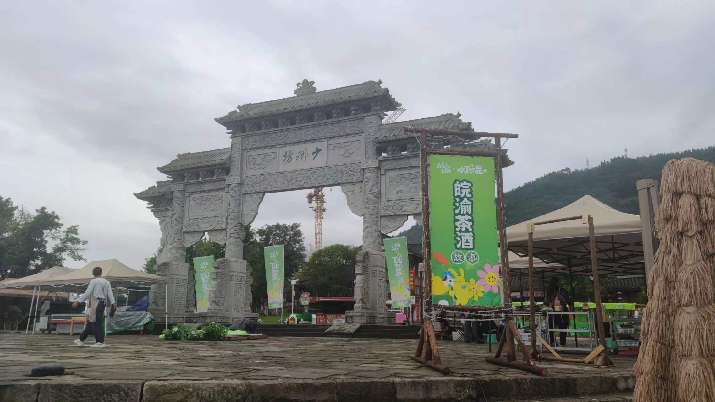 都出来耍哦，这个天来风雨廊桥真的绝配！|雷火电竞首页(图3)