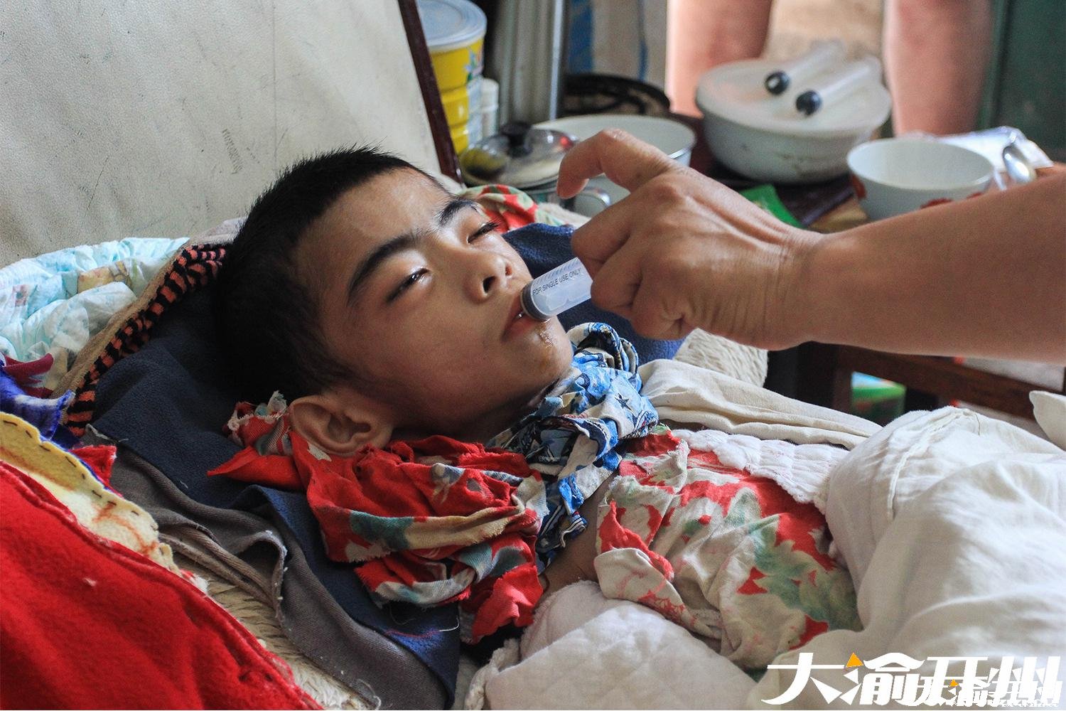 催泪开州8岁男孩干枯成植物人拿什么来拯救你