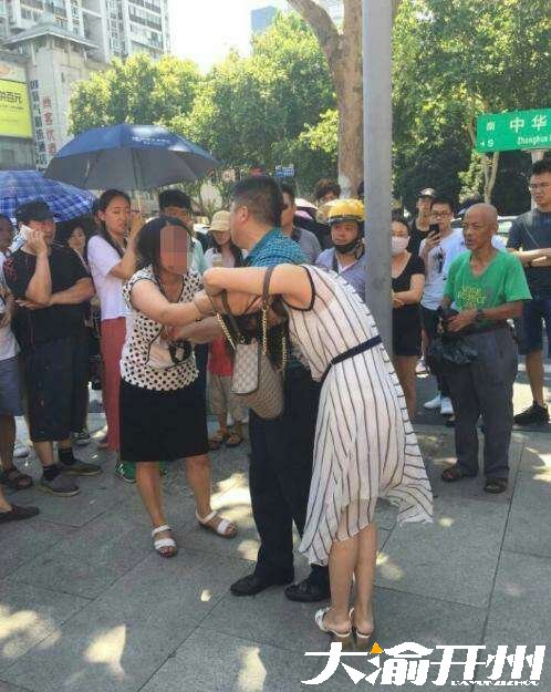 南京街头上演抓"小三"大战 假离婚变真离婚