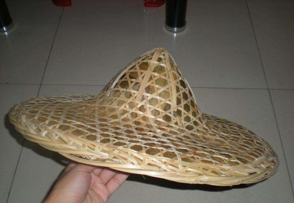 以前开州农村用于遮阳避雨的随身工具叫斗笠