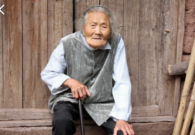 老一辈女人从未穿过胸罩,你觉得奇怪吗?