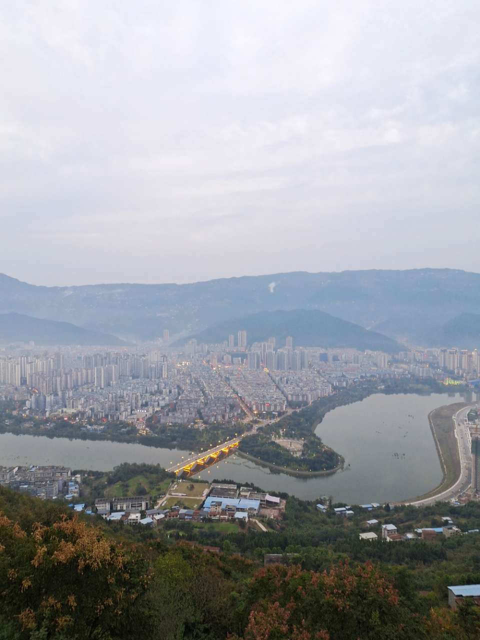 大转盘俯瞰开州城区别有一番风景