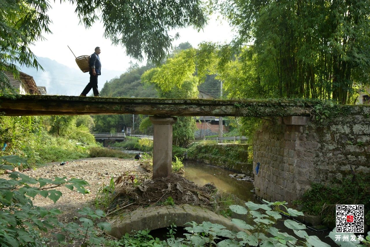在开州敦好镇鹿鸣村7组,有一座百年古桥,名叫"万福桥".