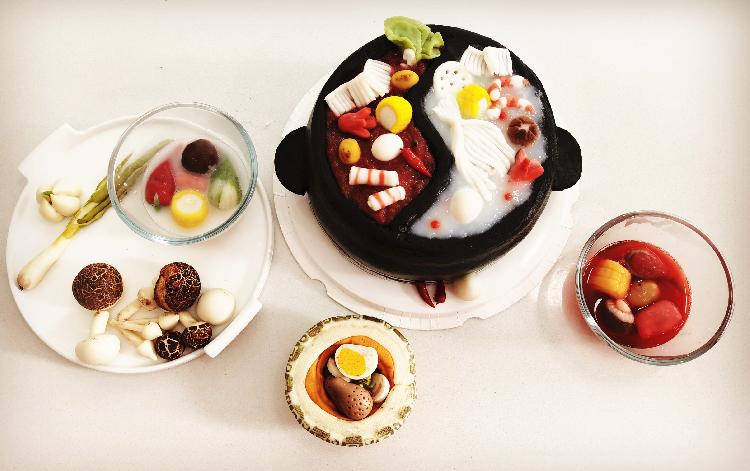 这锅火锅竟用蛋糕制成