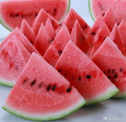 隔夜冰西瓜把表层切掉再吃没有用!请大家一定要注意!