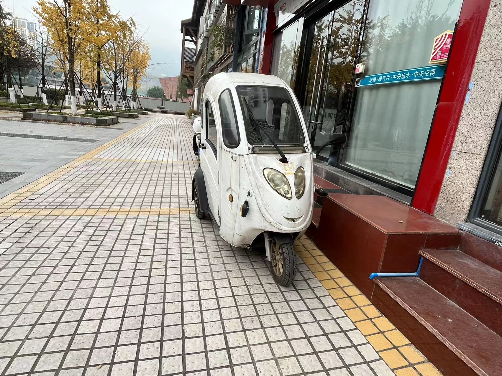 这个车我决定为他取名为螳螂车,真的长得太像了